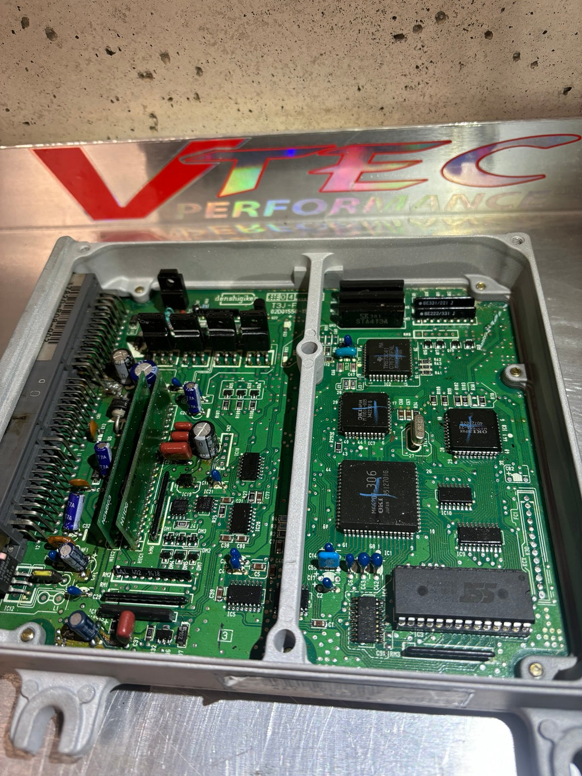 Chipped / Socketed Honda P08 ECU OBD1 (37820-P08-A01) (Refurbished)