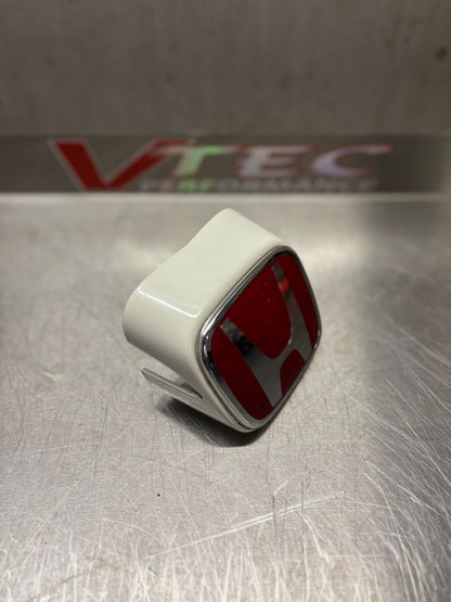 Front Emblem – JDM Honda Integra Type R DC5 (2001–2004) (Part No. 75700-S6M-Z01)
