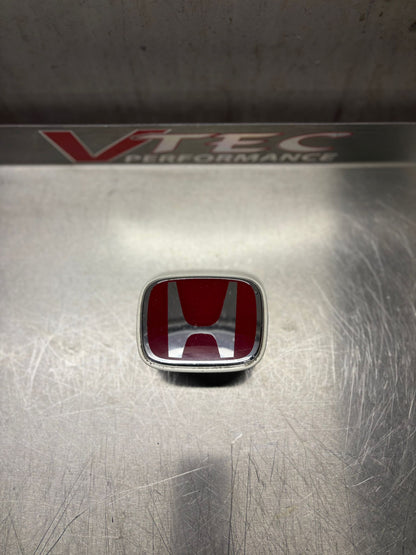 Front Emblem – JDM Honda Integra Type R DC5 (2001–2004) (Part No. 75700-S6M-Z01)