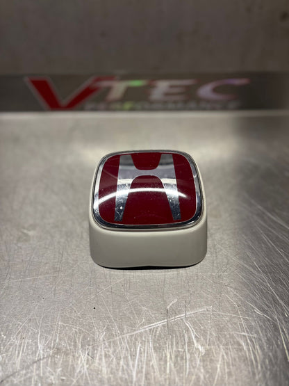 Front Emblem – JDM Honda Integra Type R DC5 (2001–2004) (Part No. 75700-S6M-Z01)